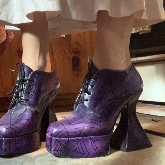 Underground Shoes, Size 4, Purple Spiderweb Platform Heels - Picture 6 of 6